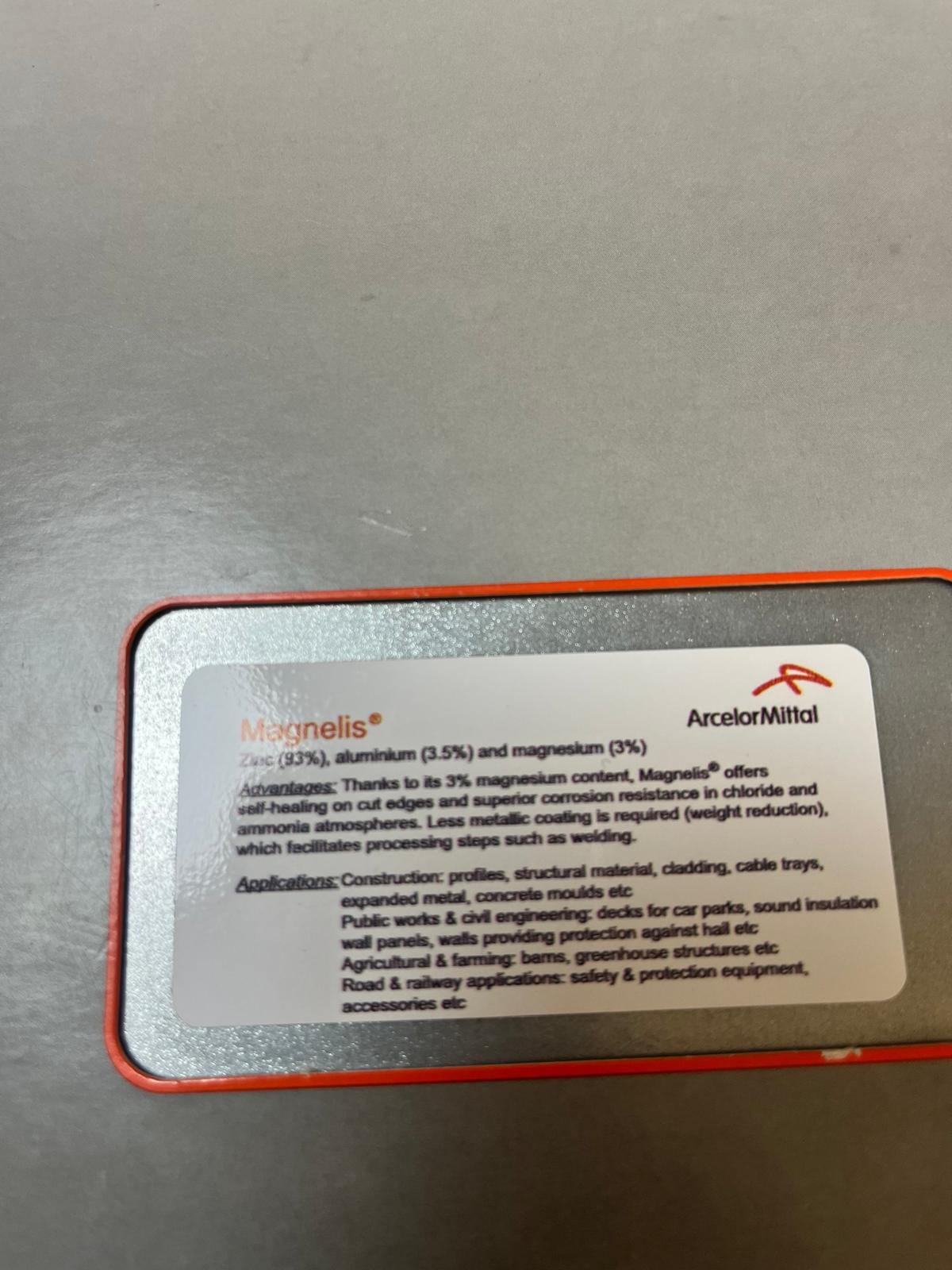 Échantillon de profil en acier revêtu